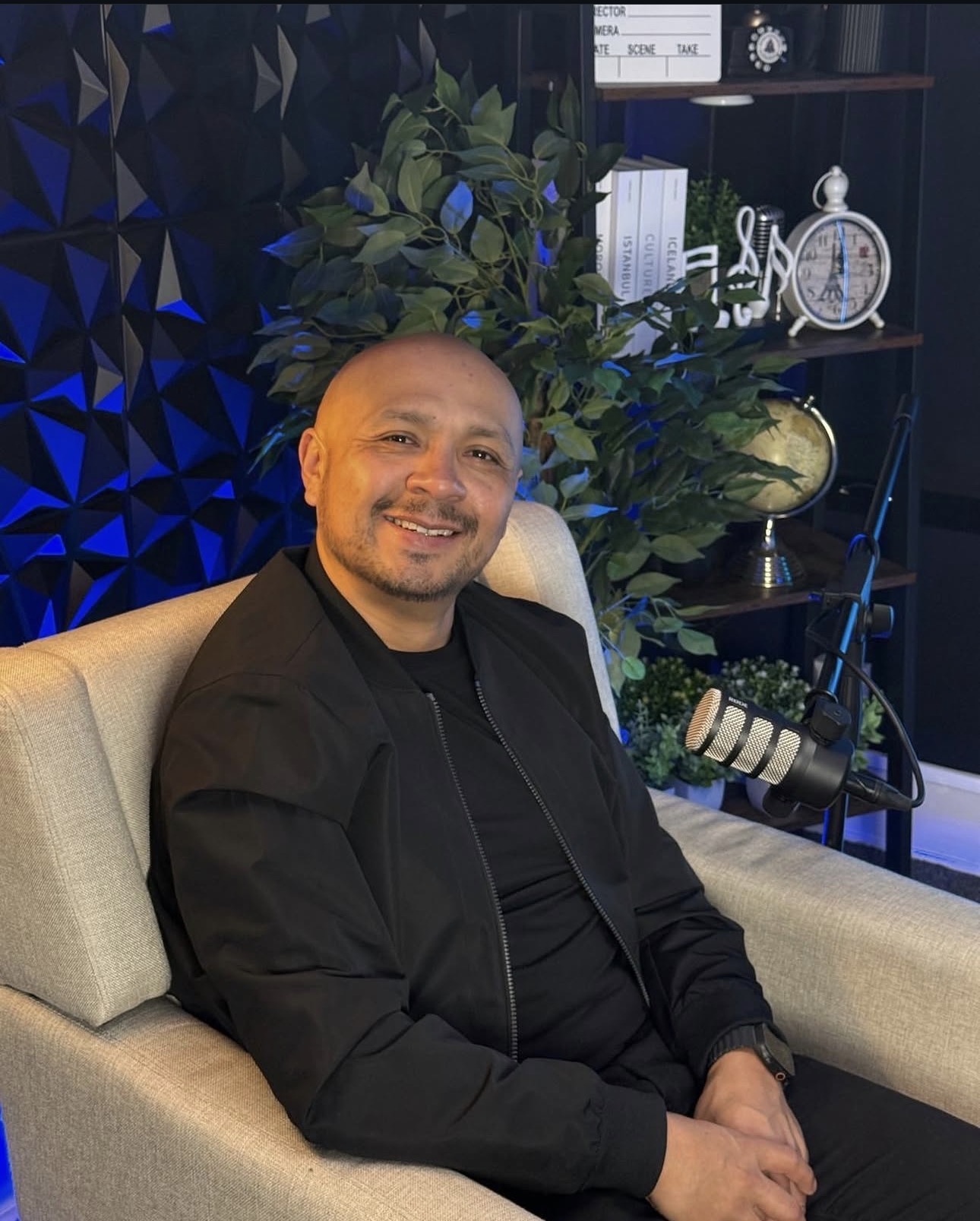Juan en el estudio de JuanPodcastime